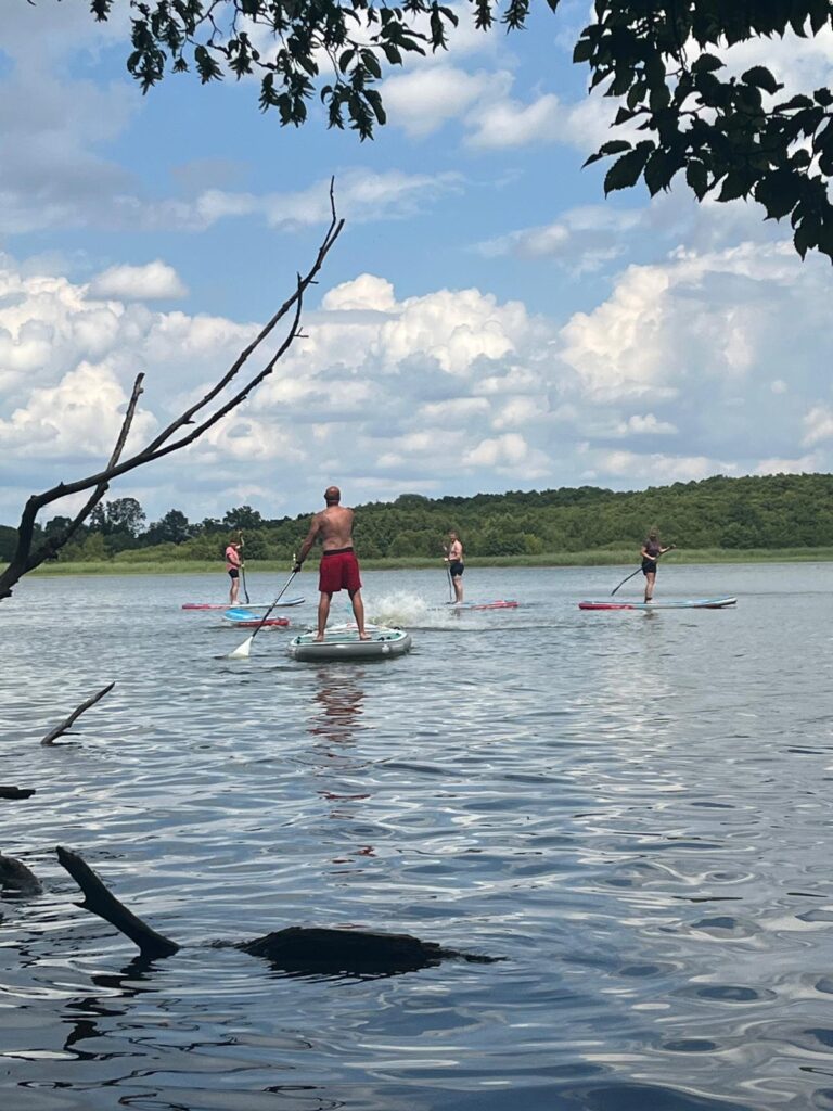 Stand Up Paddling auf dem Ruppiner See im Ruppiner Seenland bei Wustrau